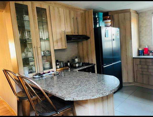 2 BEDROOM HOUSE FOR SALE IN KWAZAKHELE